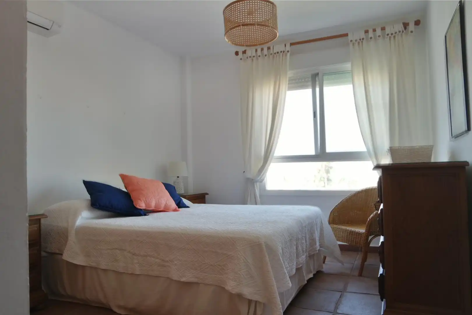 Schlafzimmer von Haus zum Verkauf in Sanlúcar de Barrameda mit Klimaanlage, Heizung und Privatgarten
