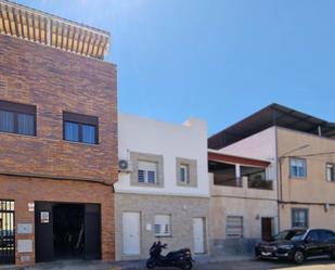 Vista exterior de Casa o xalet en venda en Badajoz Capital amb Aire condicionat i Terrassa