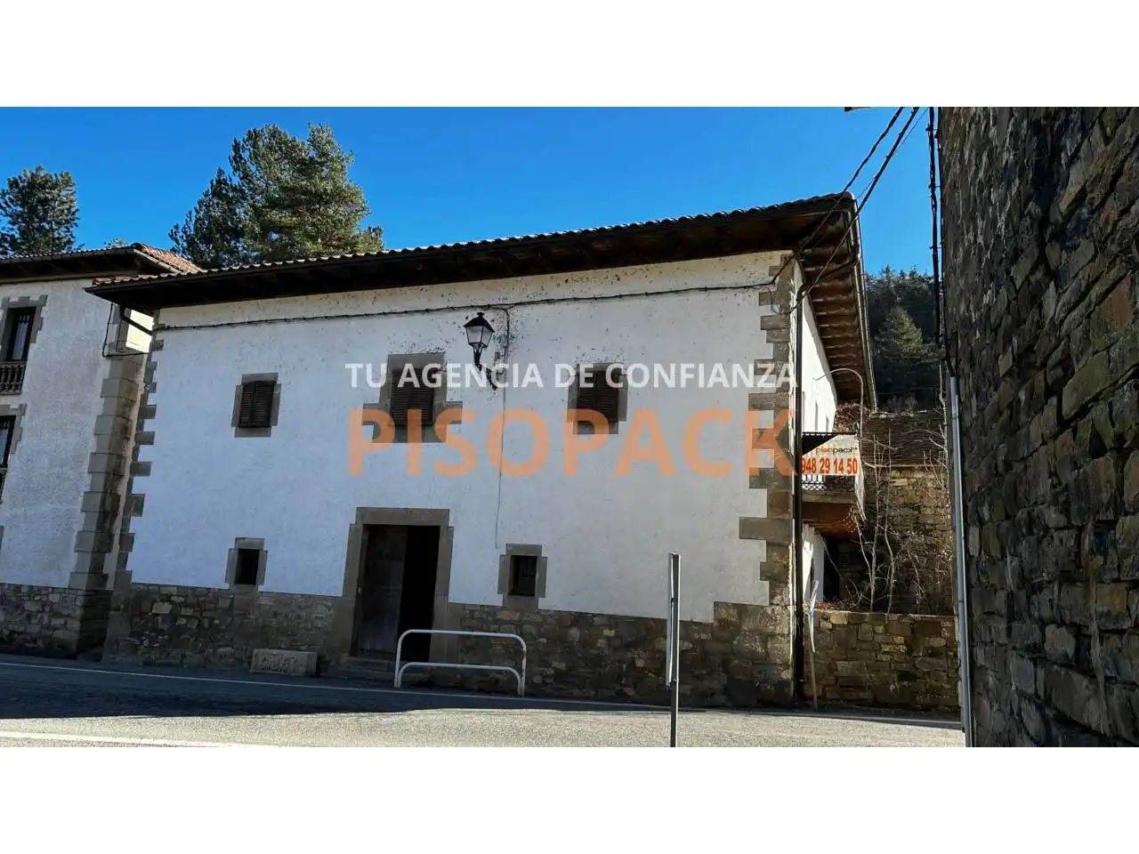 Vista exterior de Casa o xalet en venda en Esparza de Salazar / Espartza Zaraitzu amb Calefacció, Jardí privat i Parquet