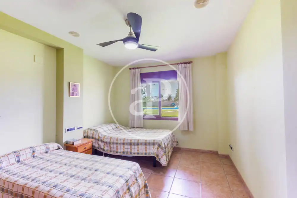 Habitación de Casa o chalet en venta en Sagunto / Sagunt con Aire acondicionado, Calefacción y Jardín privado
