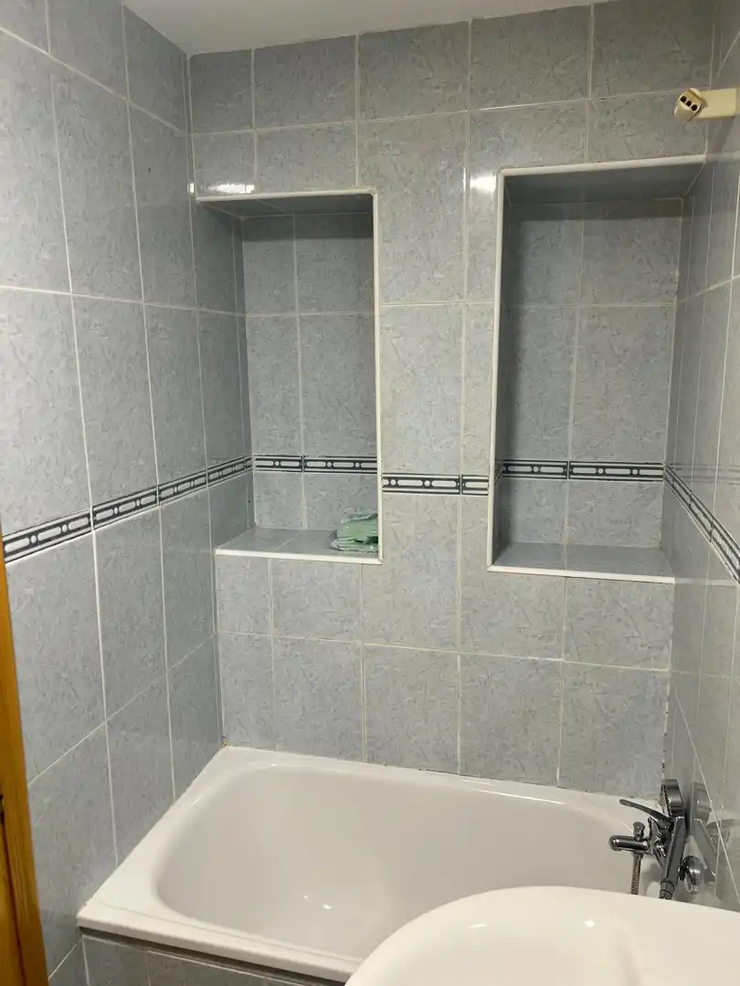 Badezimmer von Wohnung zur Miete in Ronda mit Möbliert