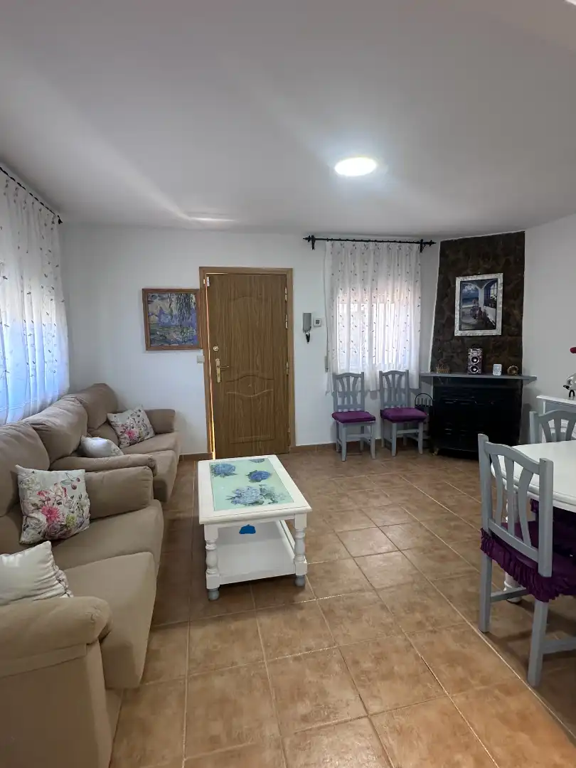 Sala de estar de Casa o chalet en venta en Illana con Aire acondicionado, Calefacción y Jardín privado