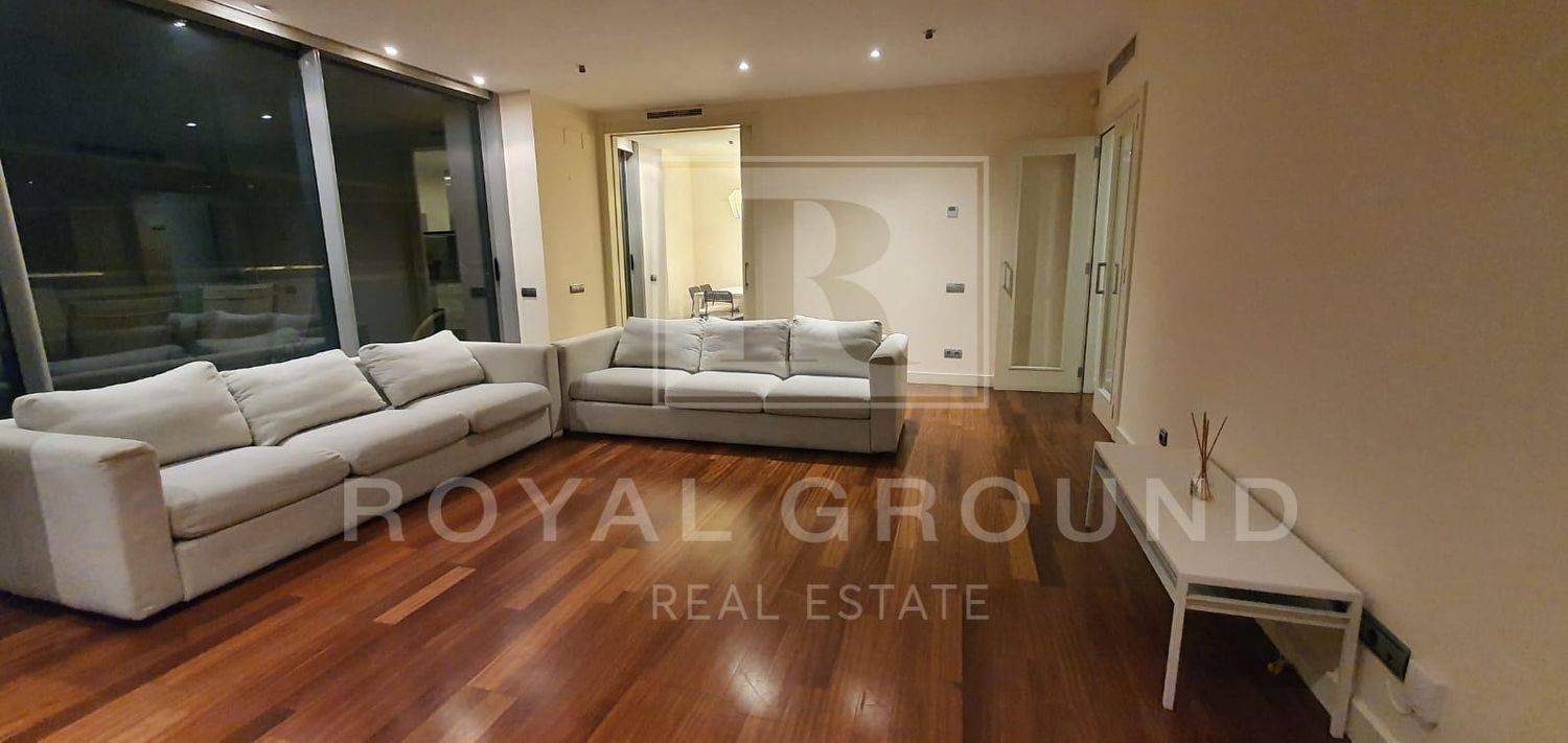 Sala de estar de Piso de alquiler en  Barcelona Capital con Aire acondicionado, Jardín privado y Terraza