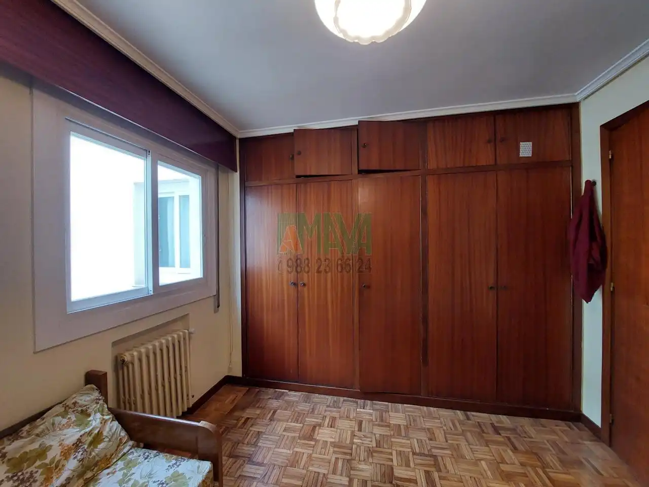 Dormitori de Pis en venda en Ourense Capital  amb Calefacció, Parquet i Terrassa