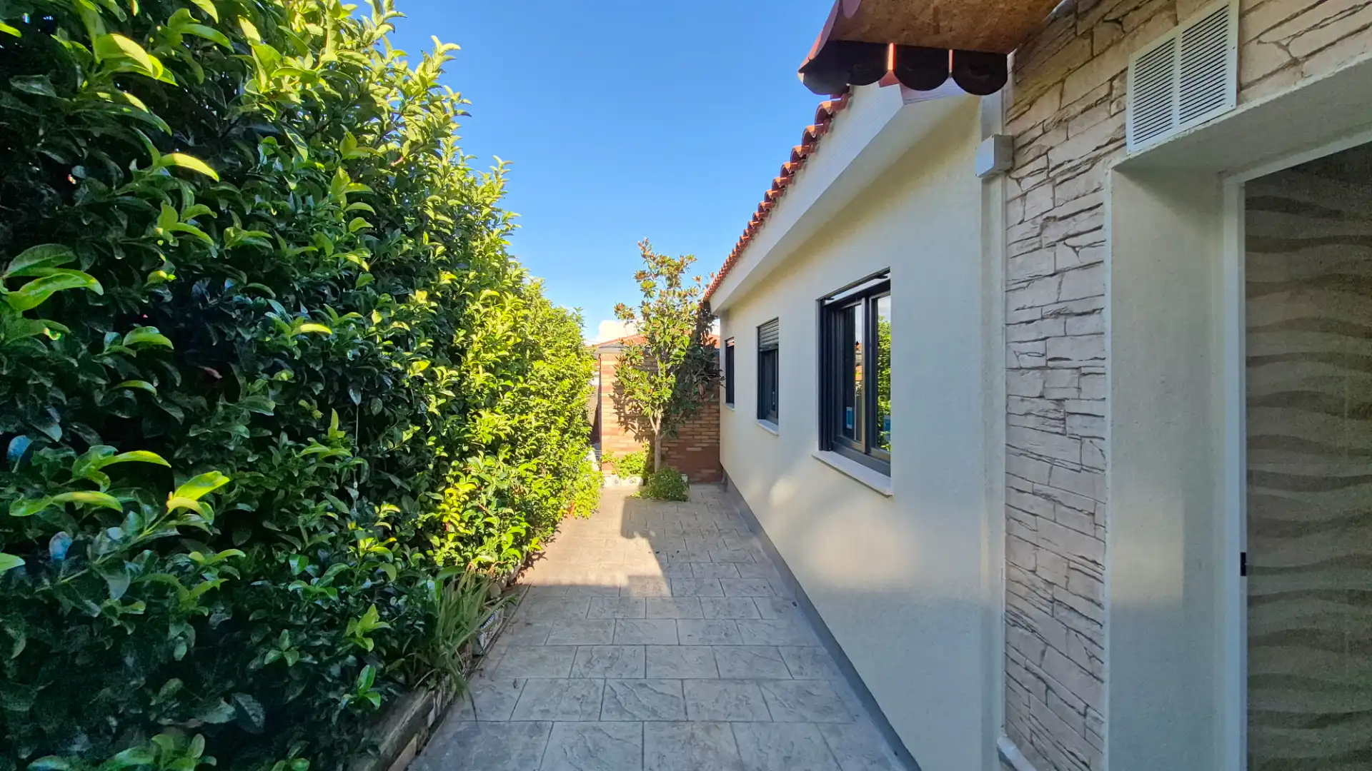 Vista exterior de Casa o chalet en venta en Rubí con Aire acondicionado, Calefacción y Jardín privado