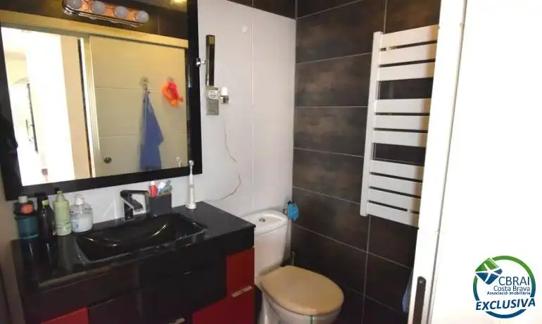 Bany de Casa o xalet en venda en Empuriabrava amb Calefacció, Traster i Moblat