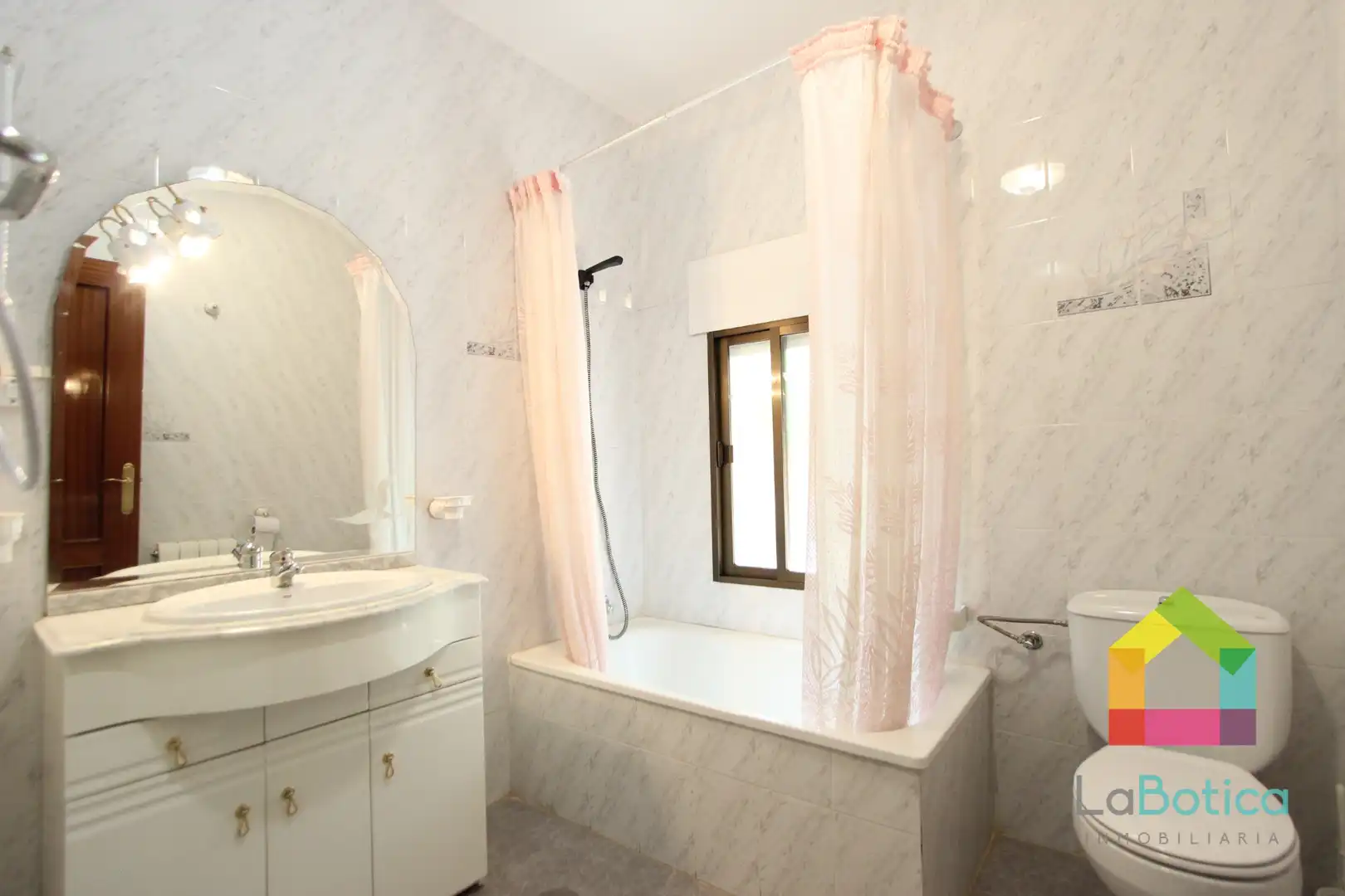Bathroom of Detached homes for sale in San Martín de Montalbán  with Air Conditioner, Heating and Furnished
