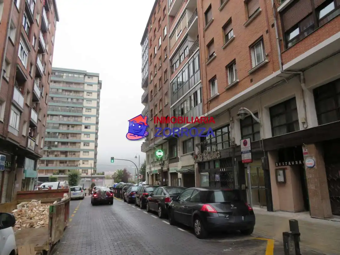 Vista exterior de Local en venta en Bilbao 