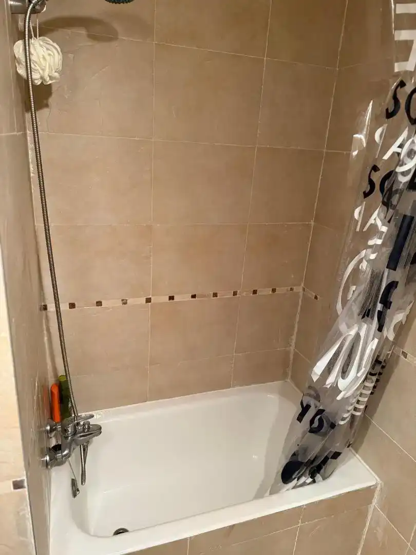 Badezimmer von Wohnung zur Miete in Sabiñánigo mit Privatgarten, Parkett und Abstellraum