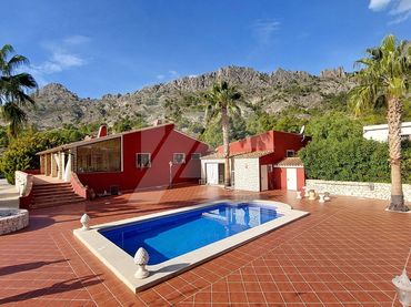 Casa rustica con piscina in vendita a Finestrat Pueblo