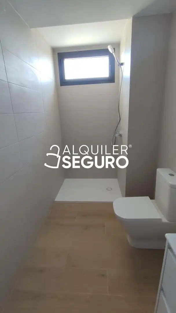Bathroom of Flat for rent in Tres Cantos  with Air Conditioner, Heating and Terrace