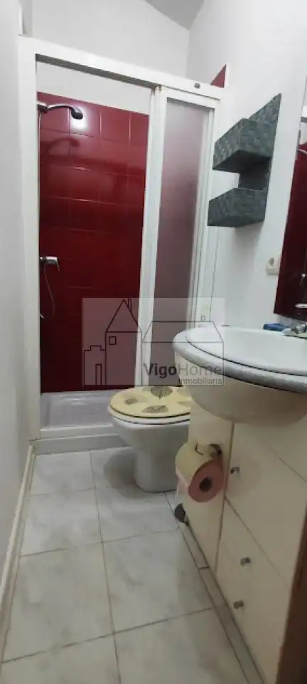 Bathroom of Apartments for sale in Moaña  with Storage room and Furnished