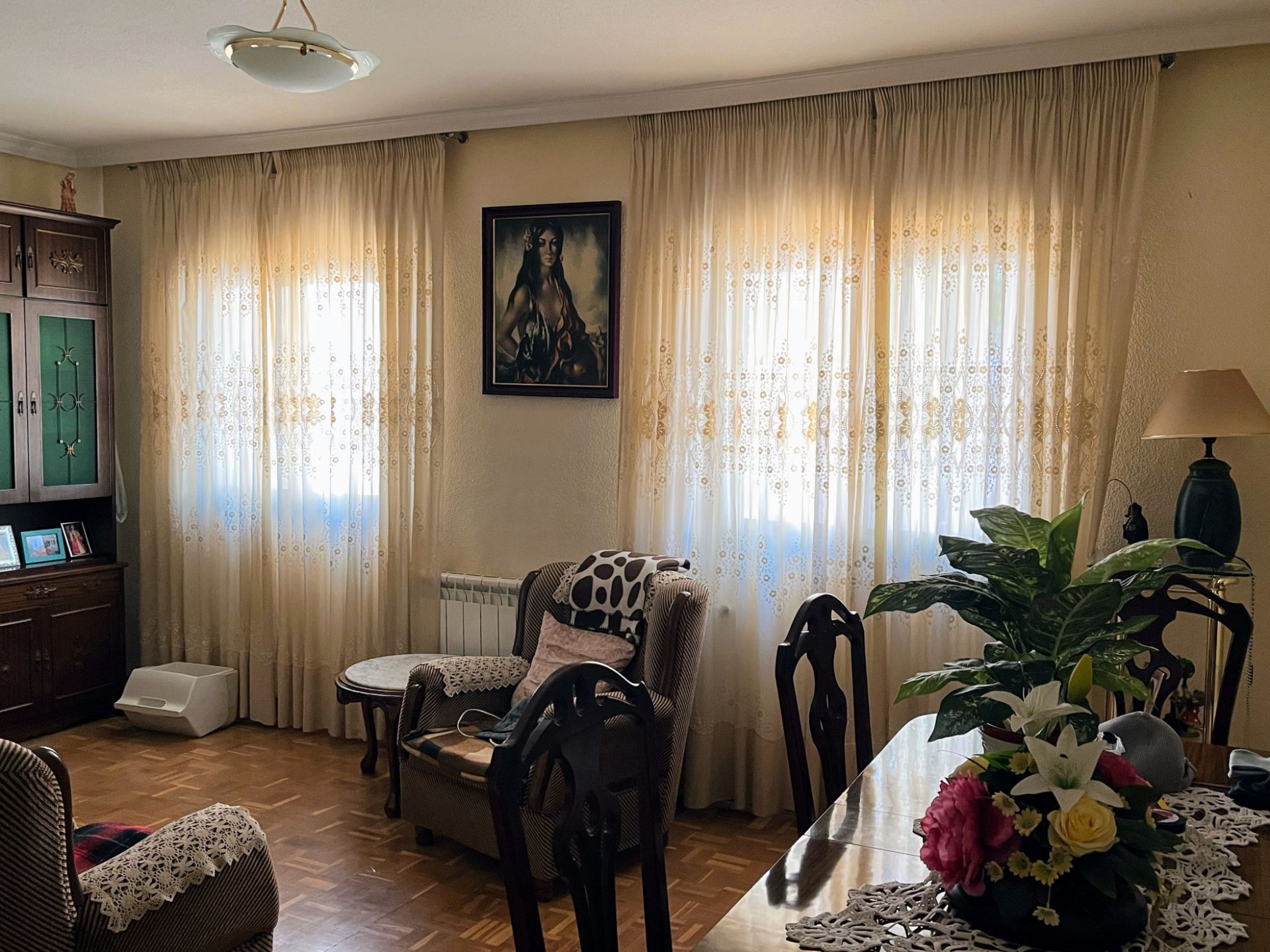 Sala de estar de Piso en venta en  Madrid Capital con Calefacción, Trastero y Amueblado