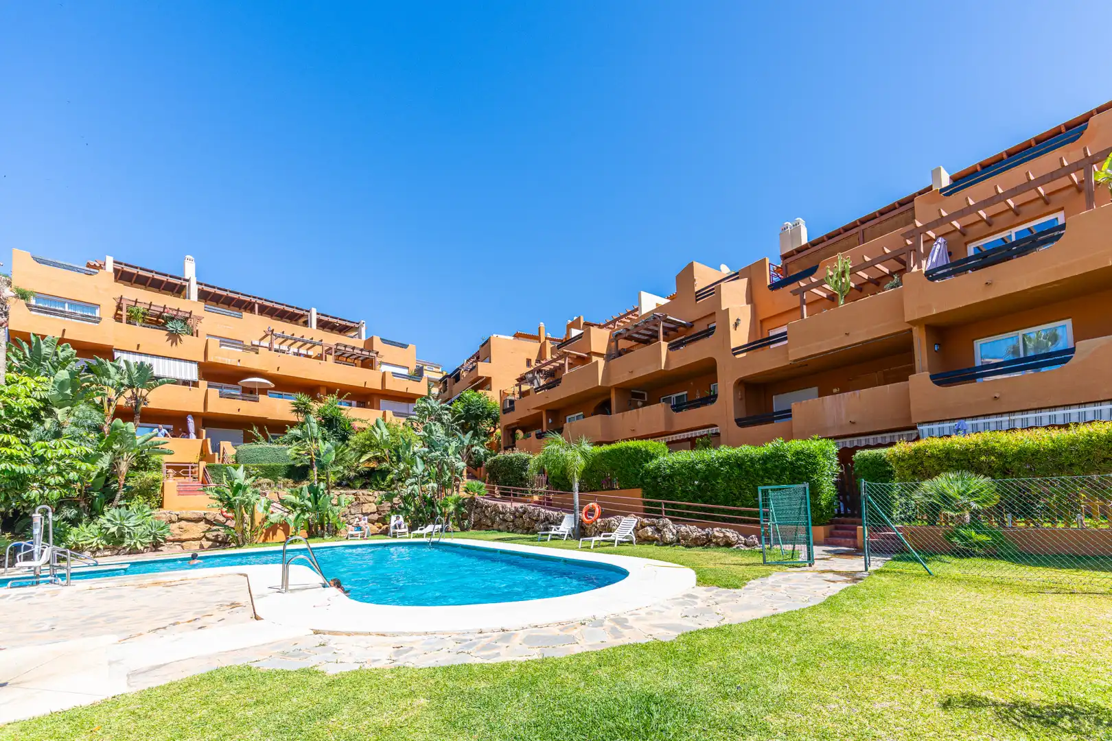 Vista exterior de Planta baja en venta en Mijas con Aire acondicionado, Jardín privado y Terraza