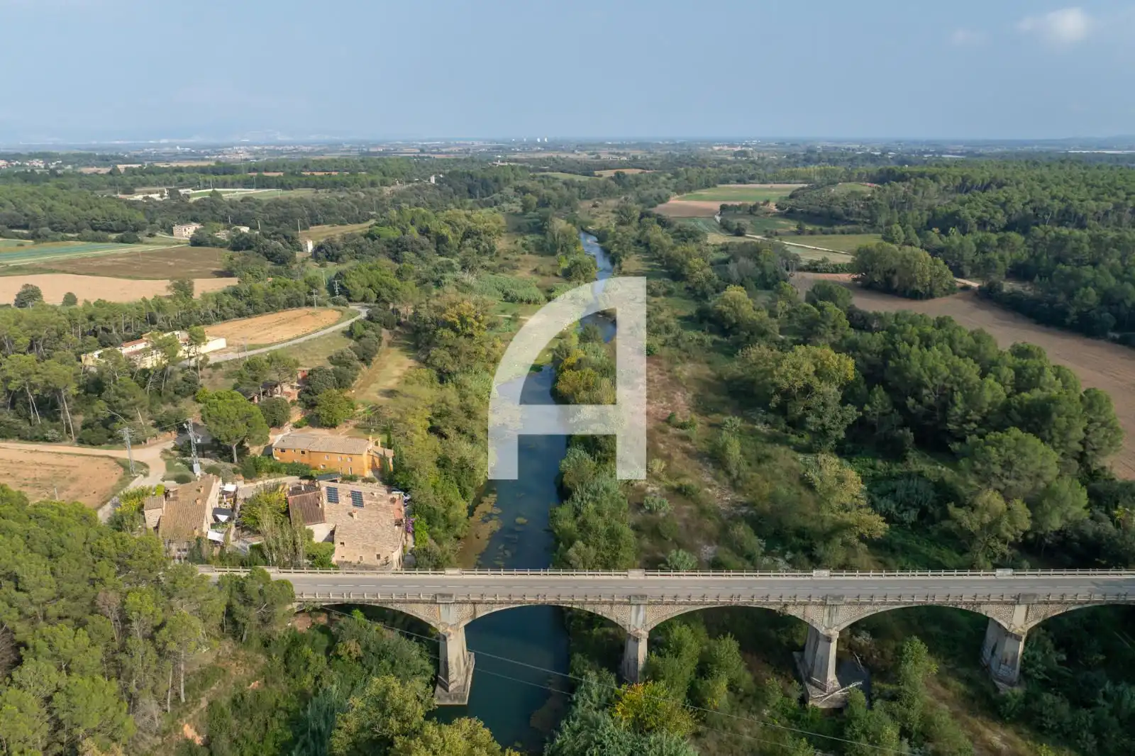 Finca rústica en venta en Sant Miquel de Fluvià con Calefacción, Piscina y Amueblado