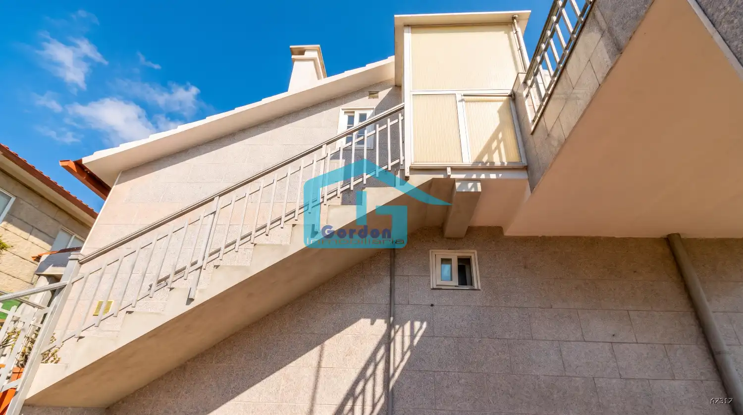 Vista exterior de Casa o xalet en venda en Sanxenxo amb Calefacció, Terrassa i Traster