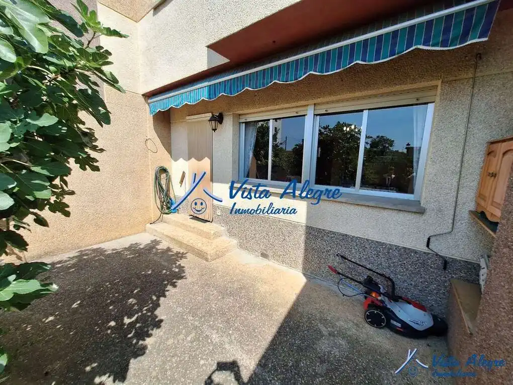 Vista exterior de Casa adosada en venda en Anguciana amb Calefacció, Jardí privat i Traster
