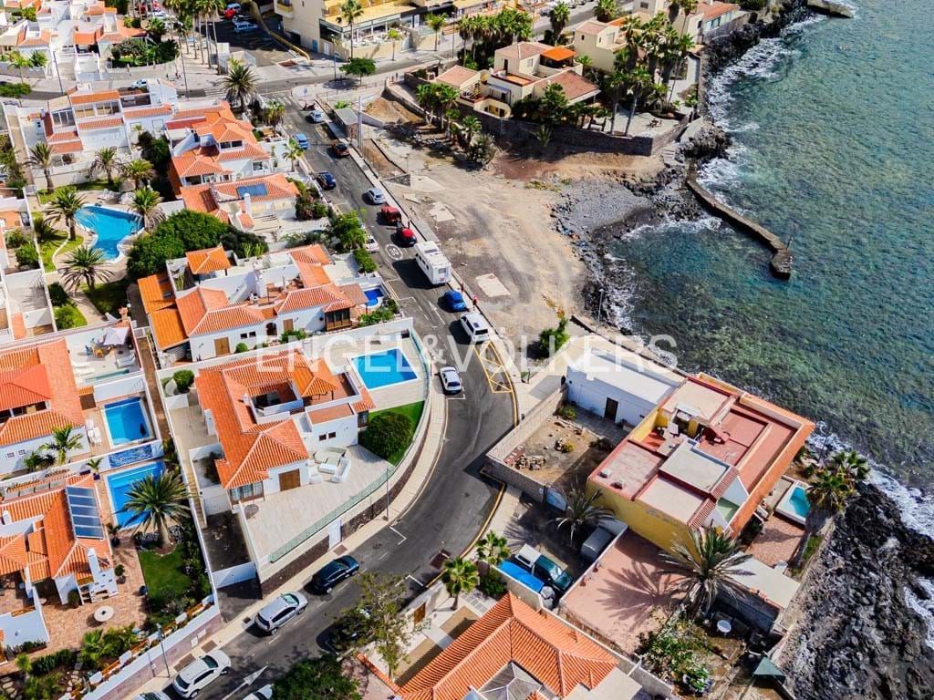 Vista exterior de Casa o xalet en venda en Adeje amb Terrassa i Piscina