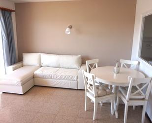 Sala d'estar de Apartament de lloguer en Castell-Platja d'Aro amb Balcó