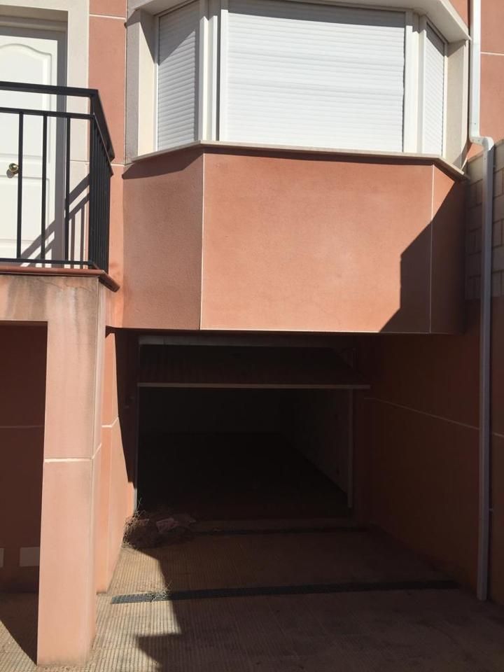 Vista exterior de Casa adosada en venda en Saelices amb Calefacció