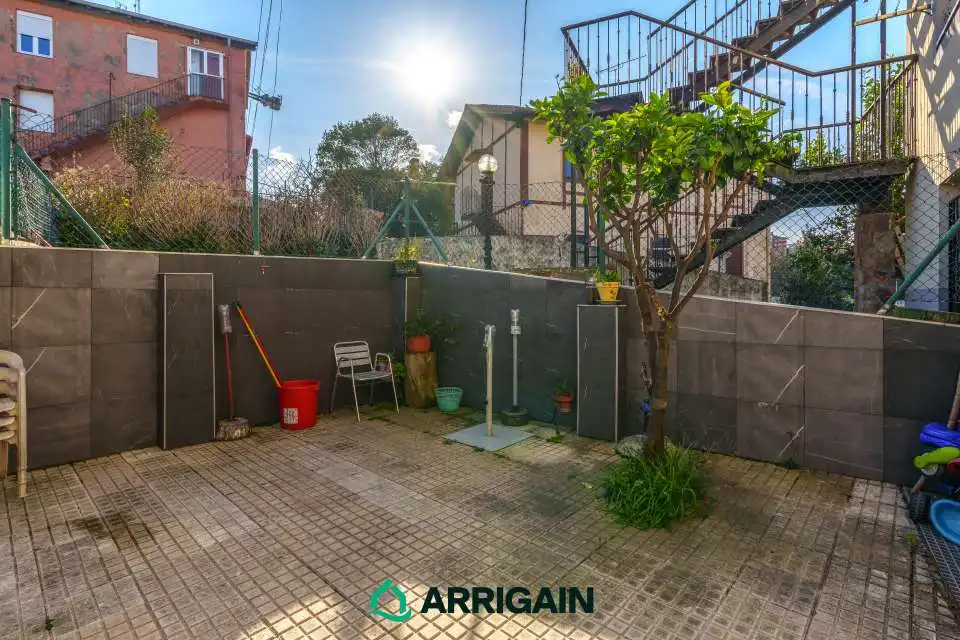 Jardí de Pis en venda en Donostia - San Sebastián  amb Calefacció, Jardí privat i Terrassa