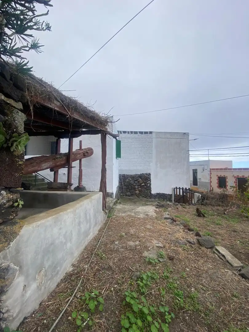 Vista exterior de Casa o xalet en venda en Frontera amb Jardí privat