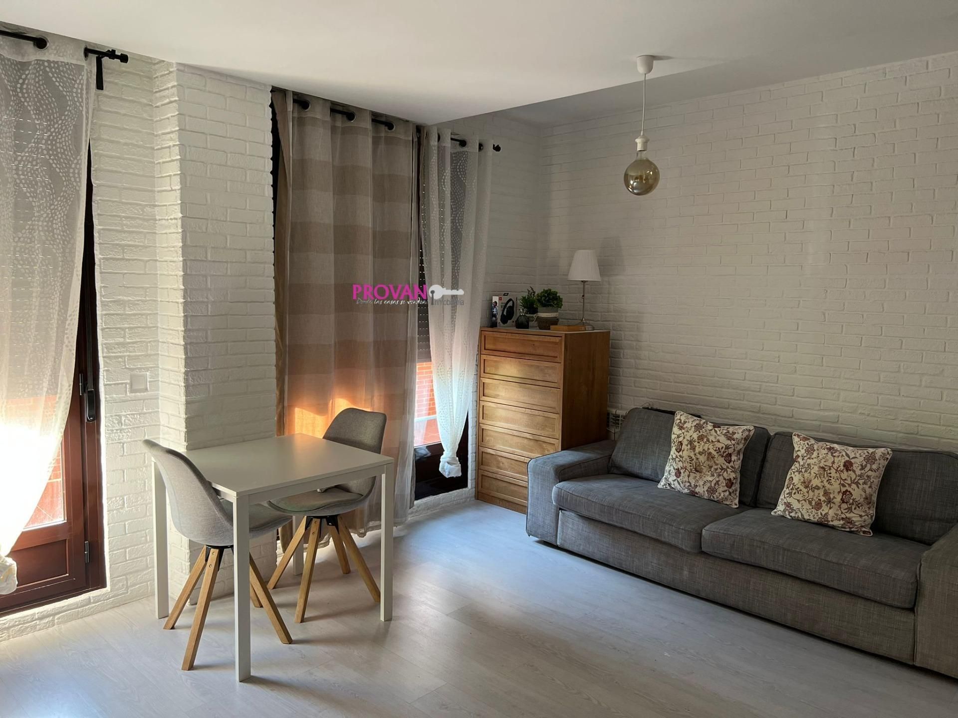 Sala d'estar de Apartament en venda en Torrejón de Ardoz amb Calefacció, Traster i Piscina comunitària
