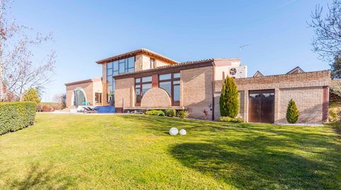 Chalet de 4 habitaciones con piscina en Ciudalcampo