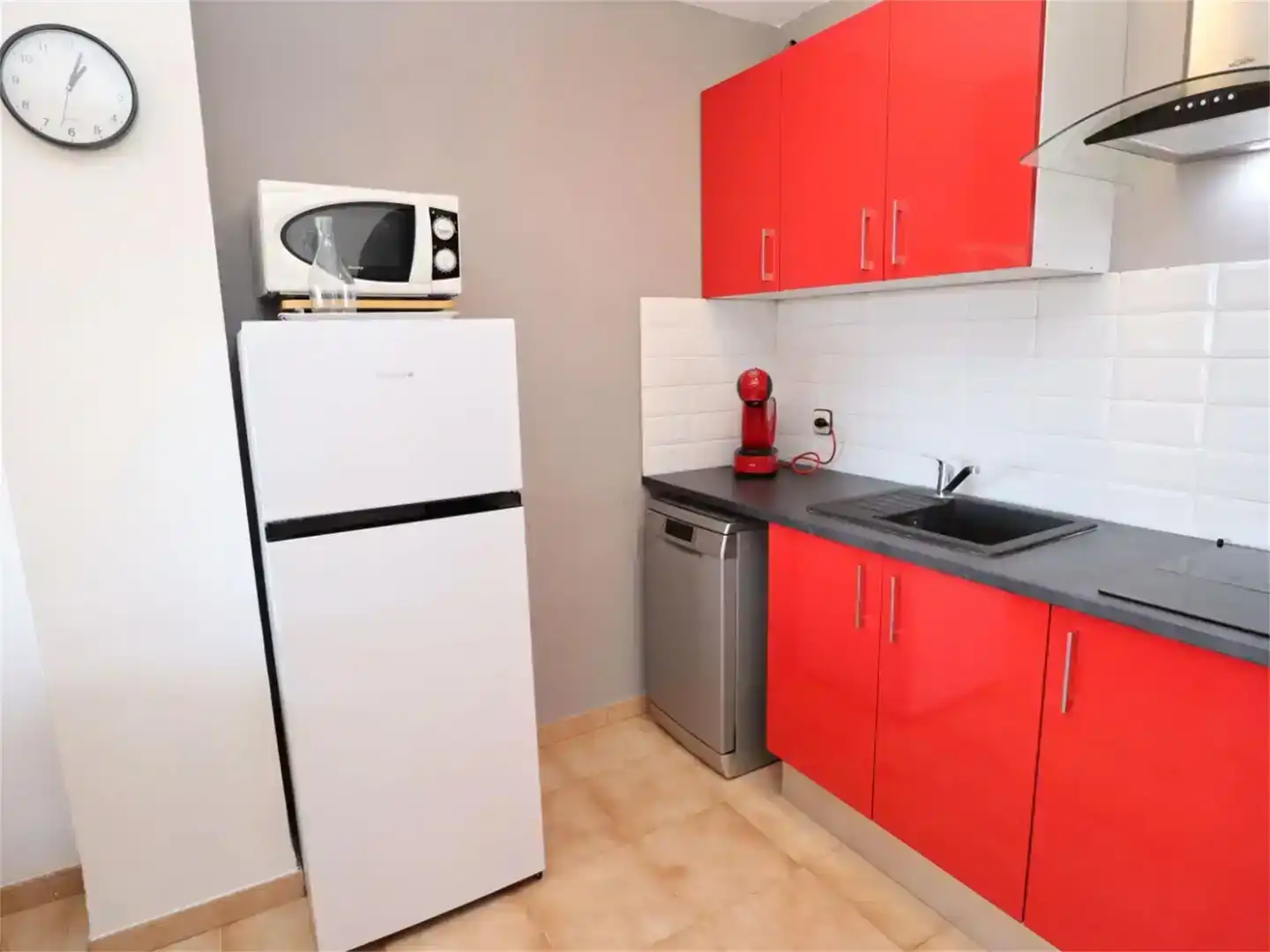 Küche von Wohnung zum Verkauf in Empuriabrava mit Klimaanlage und Schwimmbad