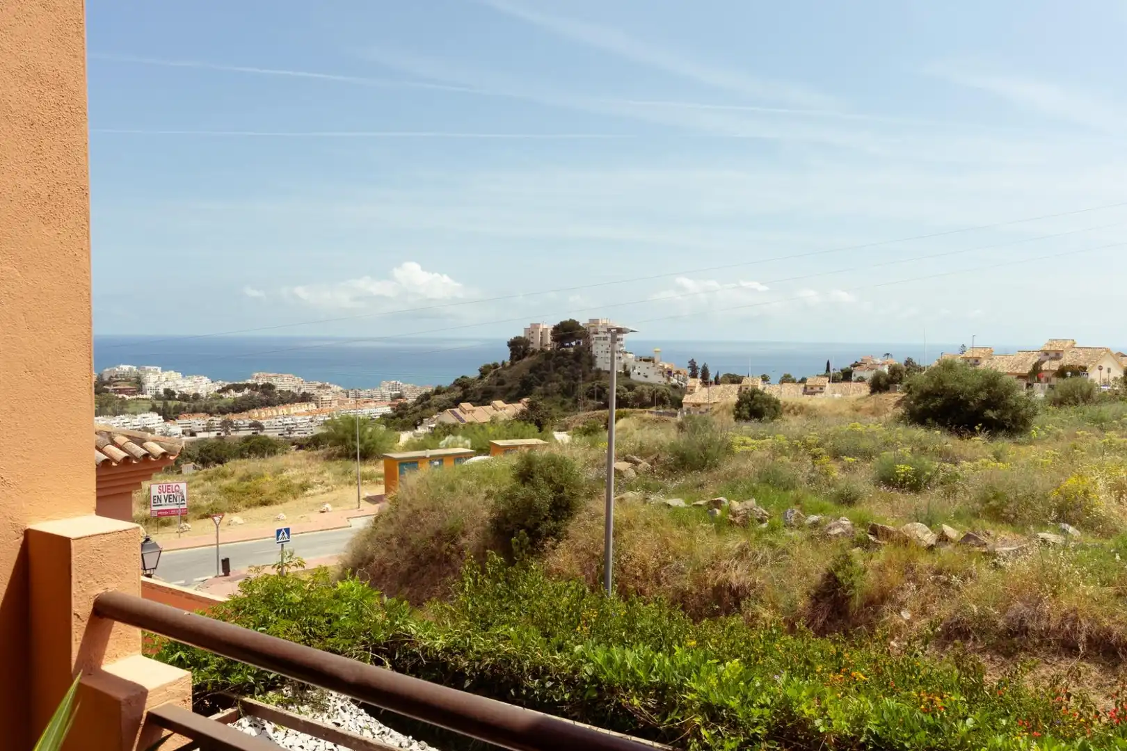 Vista exterior de Casa adosada en venda en Benalmádena amb Aire condicionat, Jardí privat i Terrassa
