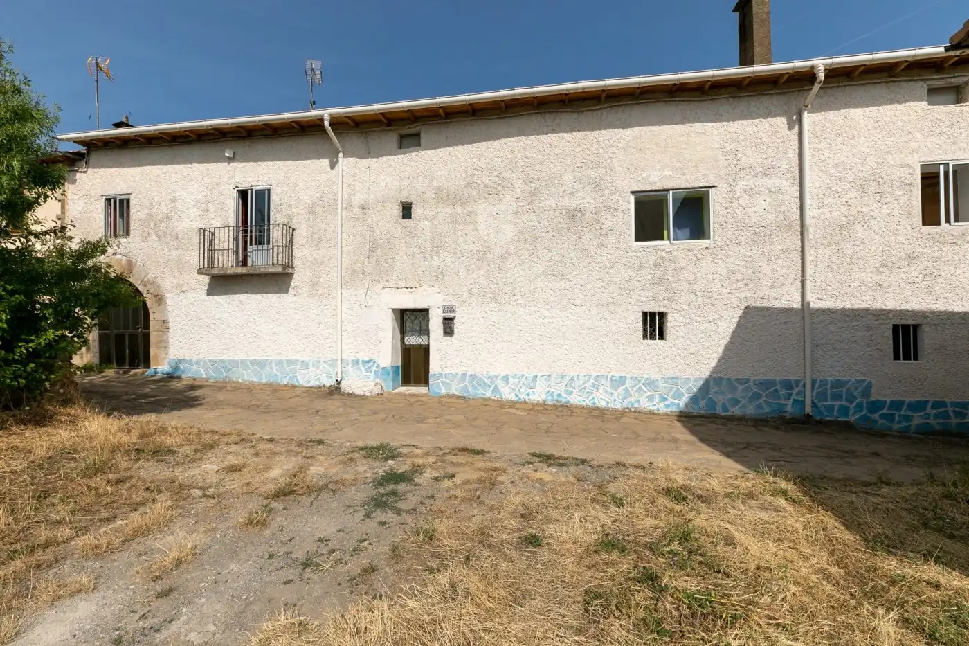 Vista exterior de Finca rústica en venda en Santa Cruz de la Serós amb Calefacció, Jardí privat i Moblat
