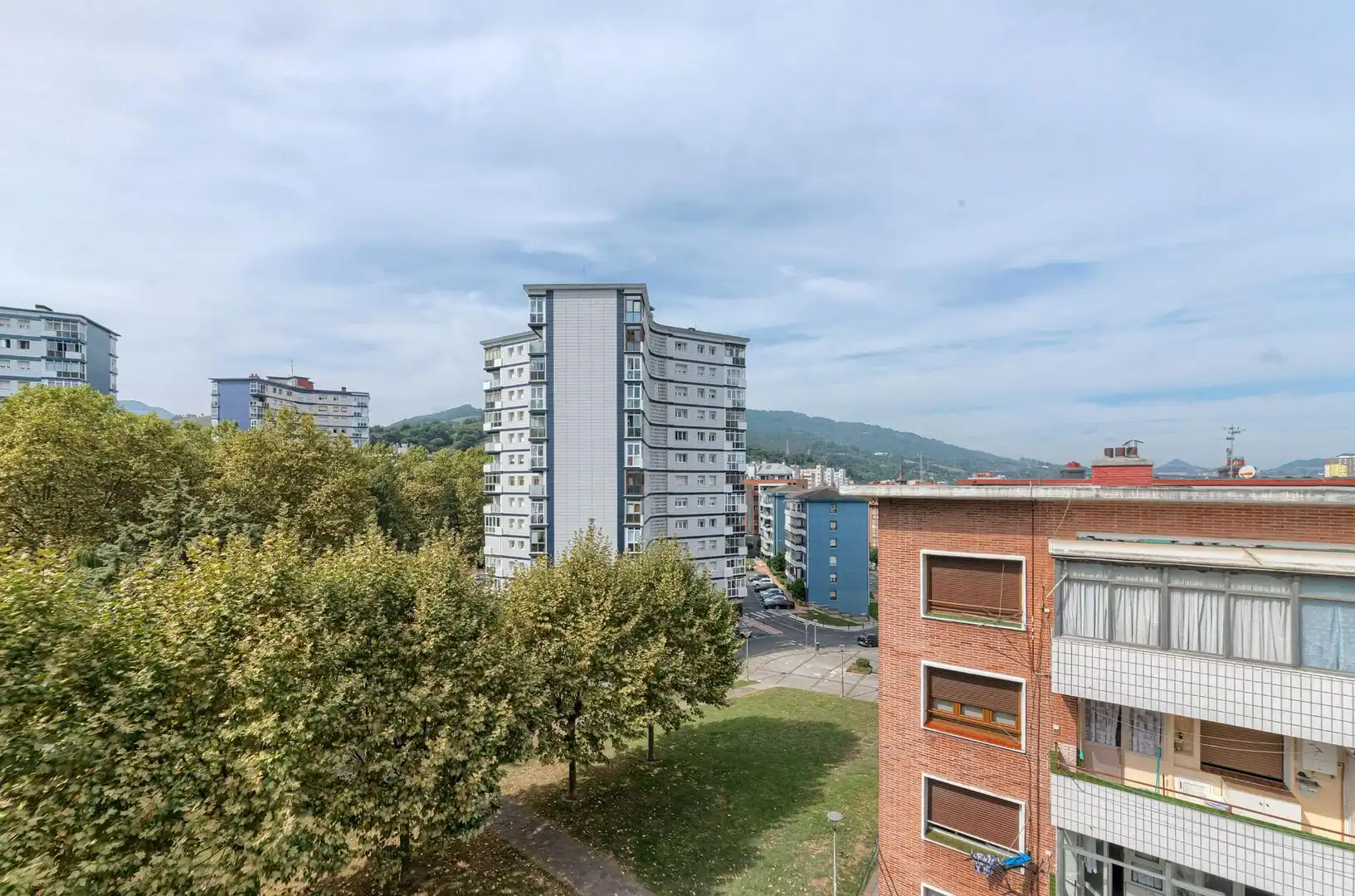 Vista exterior de Piso en venta en Barakaldo  con Calefacción, Jardín privado y Terraza