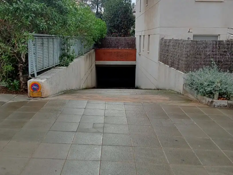 Garage zur Miete in Castelldefels mit Alarm