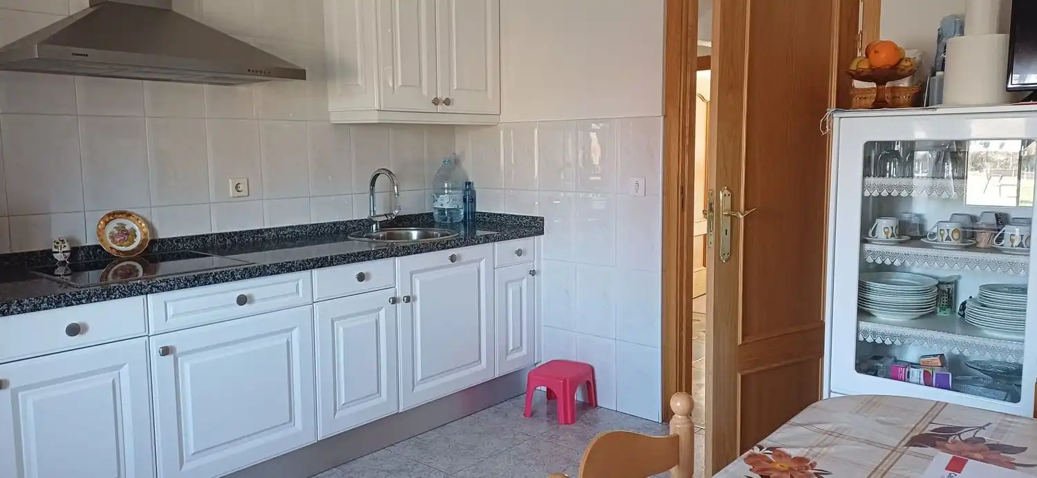 Cuina de Casa o xalet en venda en Valderrey amb Calefacció, Terrassa i Traster