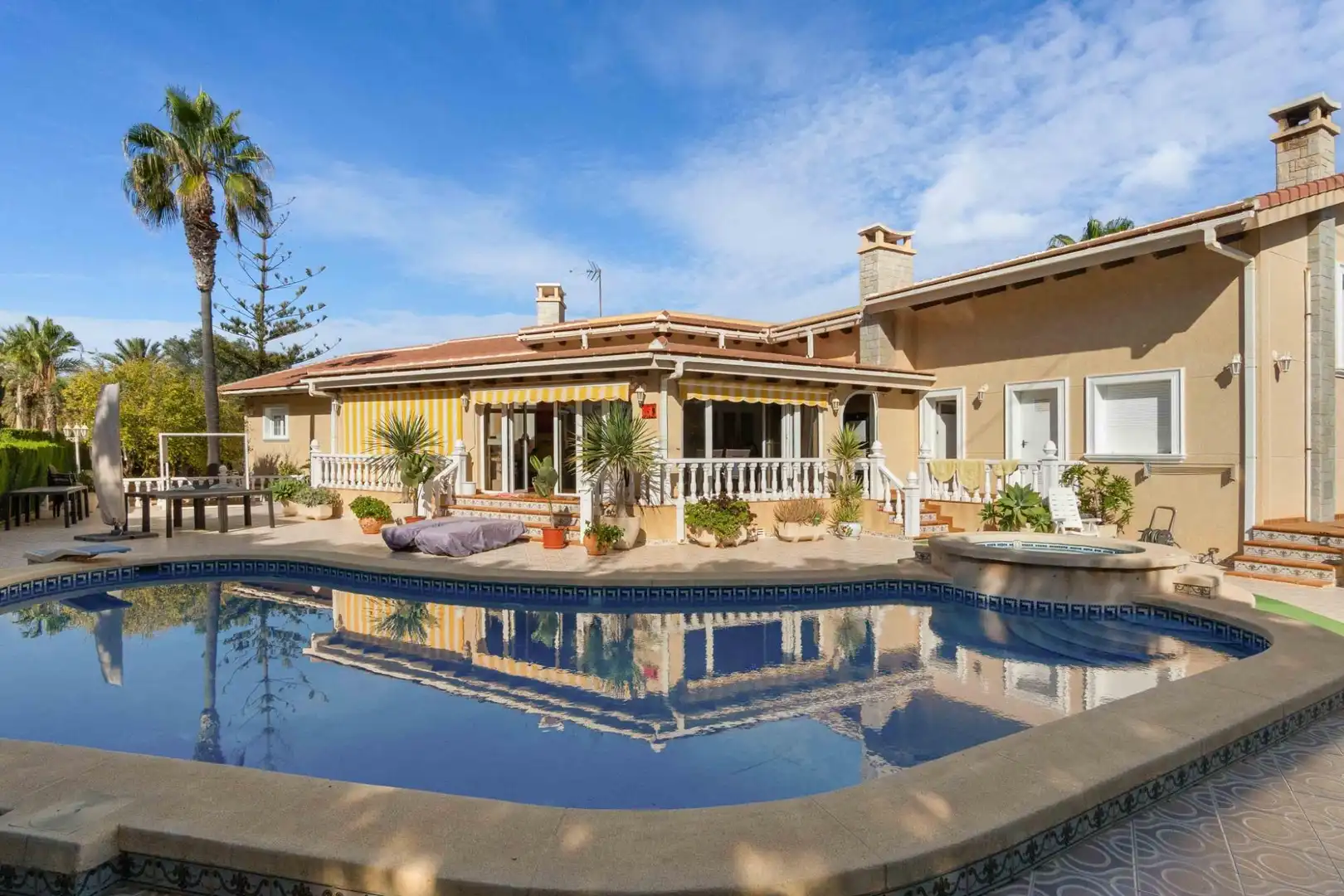 Villa mit Pool zum Verkauf in Orihuela Costa