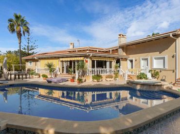 Villa con piscina in vendita a Orihuela Costa