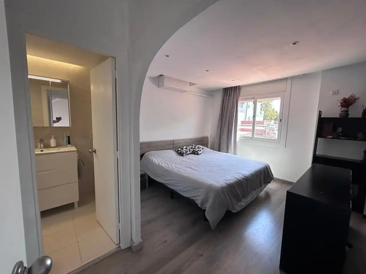 Habitación de Casa adosada en venta en Castelldefels con Aire acondicionado, Trastero y Piscina