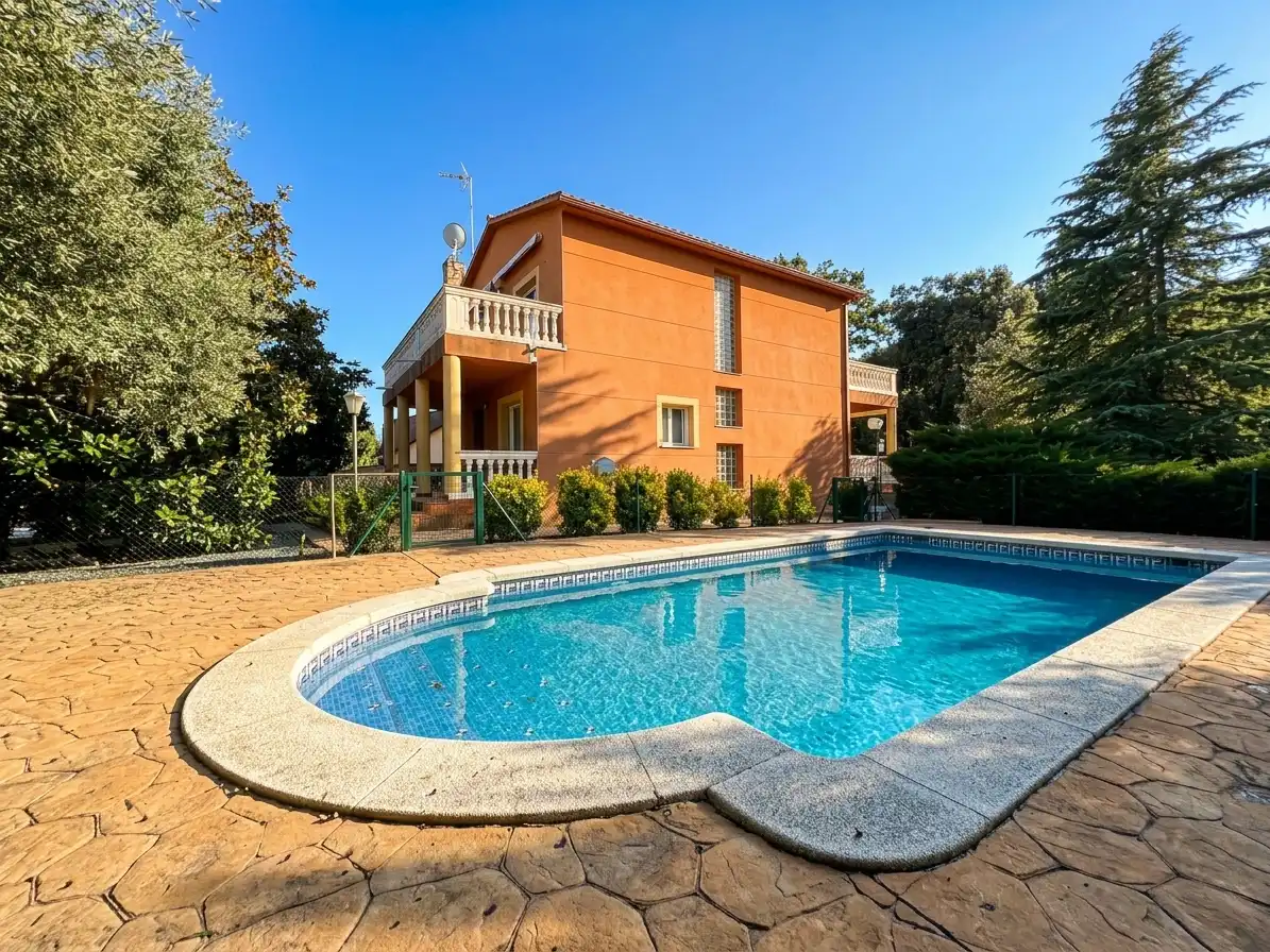 Casa con piscina en venta en Cànoves I Samalús