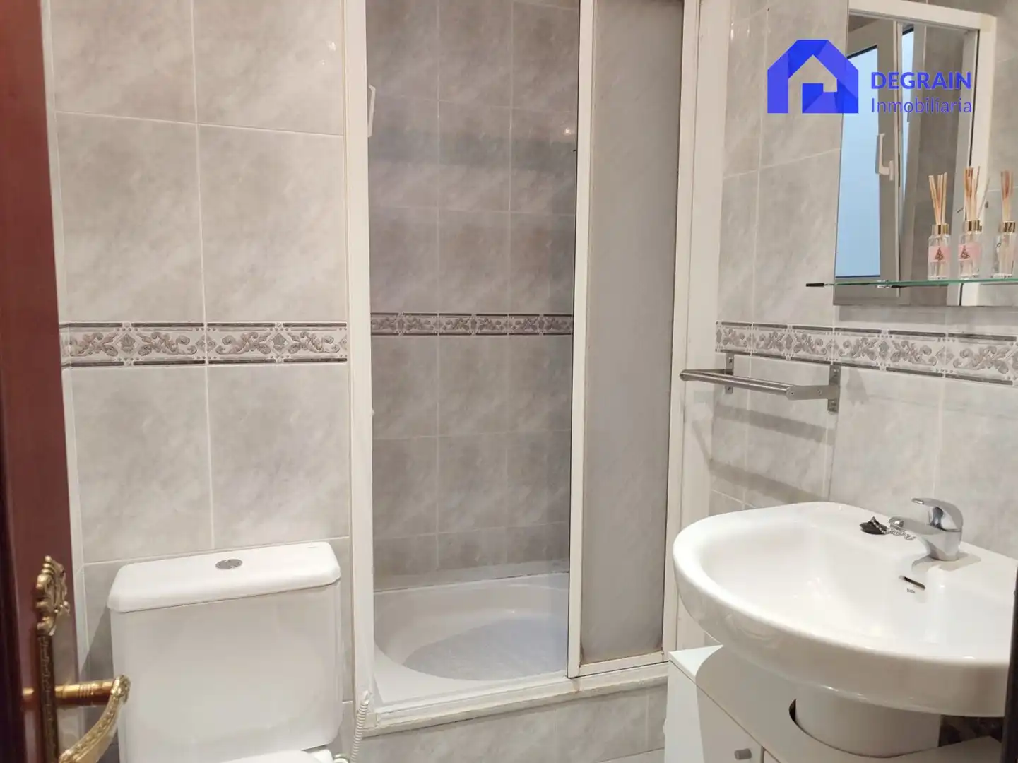 Bathroom of Flat for rent in Oviedo   with Heating and Furnished
