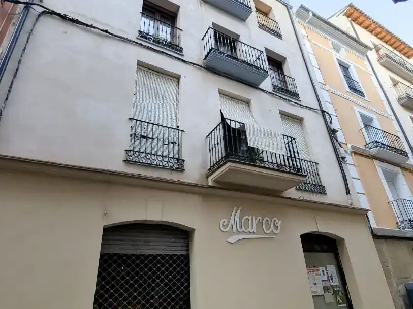 Vista exterior de Pis en venda en Alcañiz amb Balcó