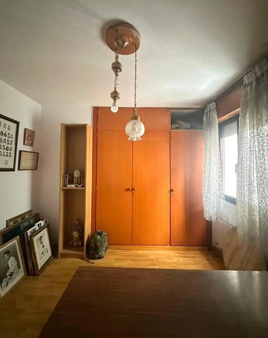 Dormitori de Pis en venda en León Capital  amb Calefacció, Parquet i Terrassa