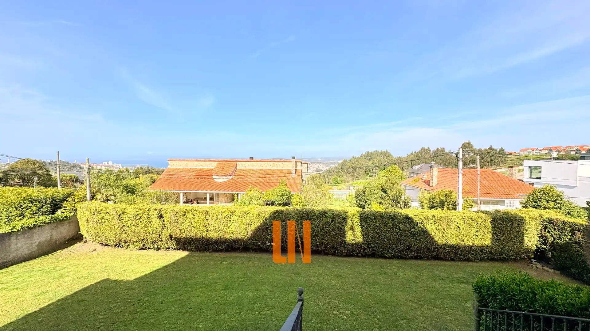 Vista exterior de Casa o xalet en venda en A Coruña Capital  amb Calefacció, Parquet i Terrassa