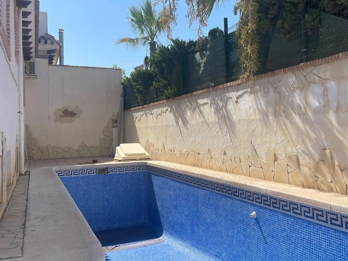 Piscina de Casa adosada en venda en Torrevieja amb Aire condicionat, Calefacció i Jardí privat
