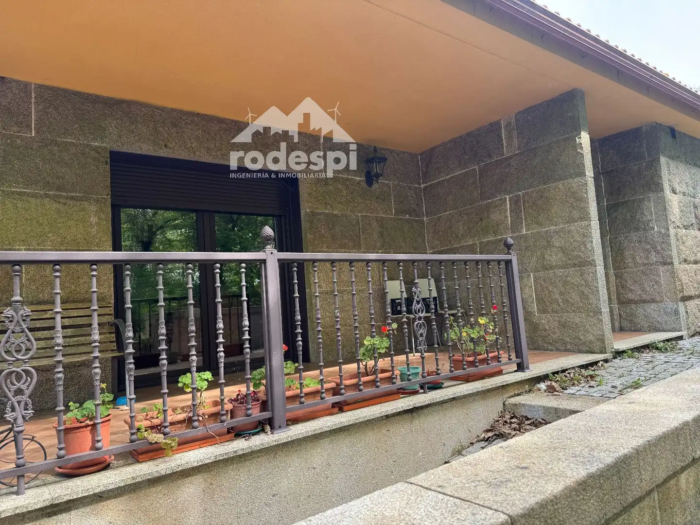 Terrassa de Casa o xalet en venda en Covelo amb Calefacció, Traster i Moblat