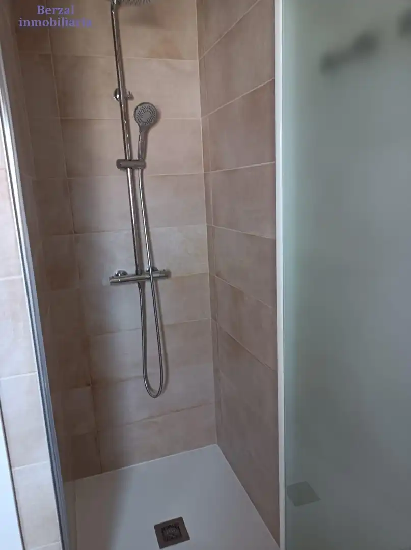 Bany de Casa o xalet en venda en Matute amb Terrassa, Moblat i Balcó