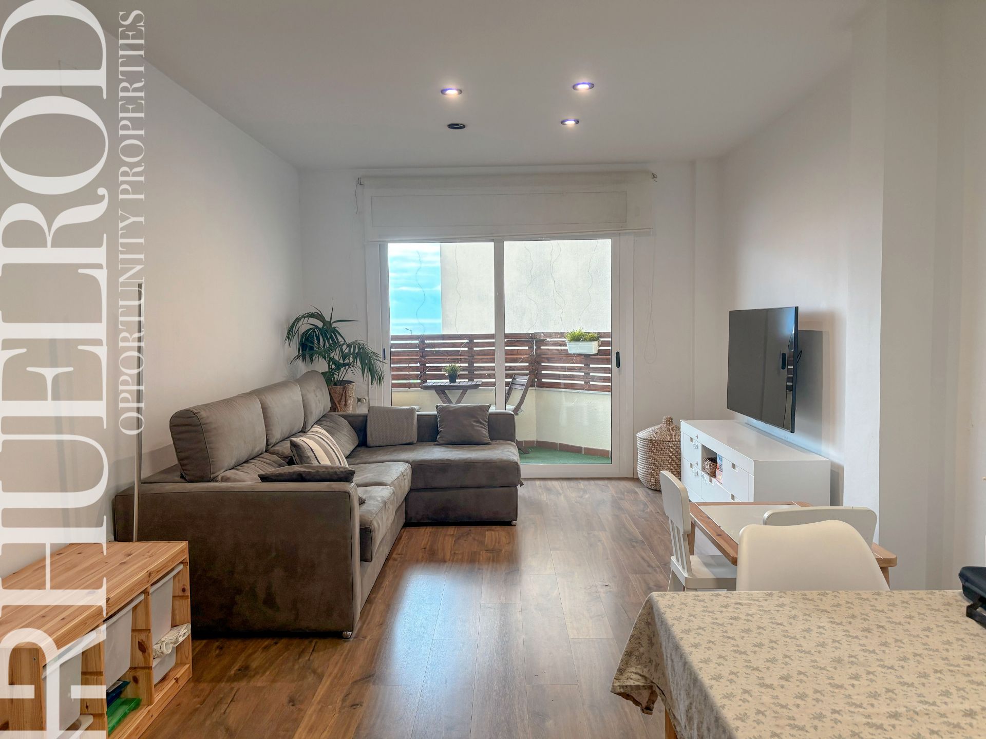 Living room of Flat for sale in Blanes  with Heating, Parquet flooring and Storage room