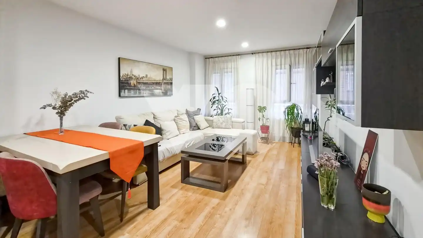Living room of Flat for rent in Madrid  with Air Conditioner and Parquet flooring