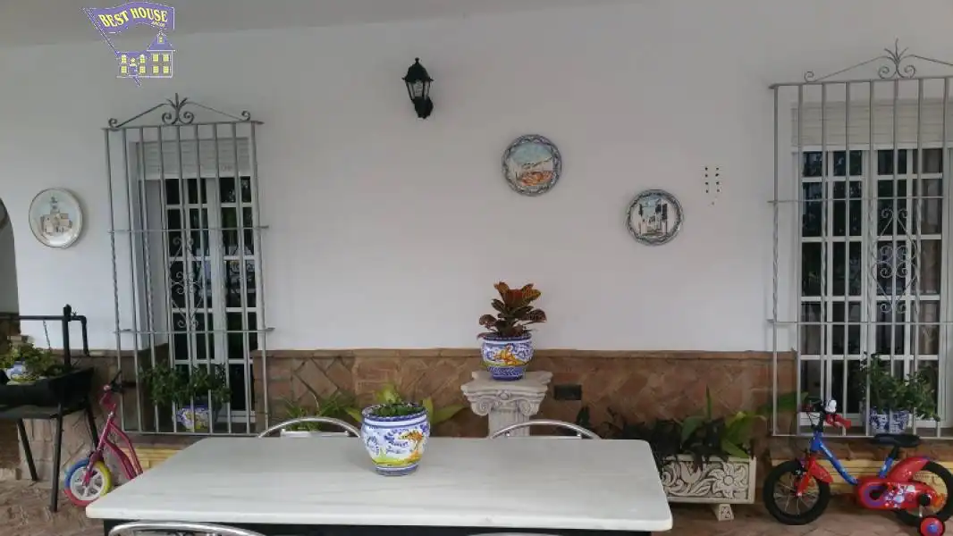 Jardí de Casa o xalet en venda en Arcos de la Frontera amb Aire condicionat, Jardí privat i Traster