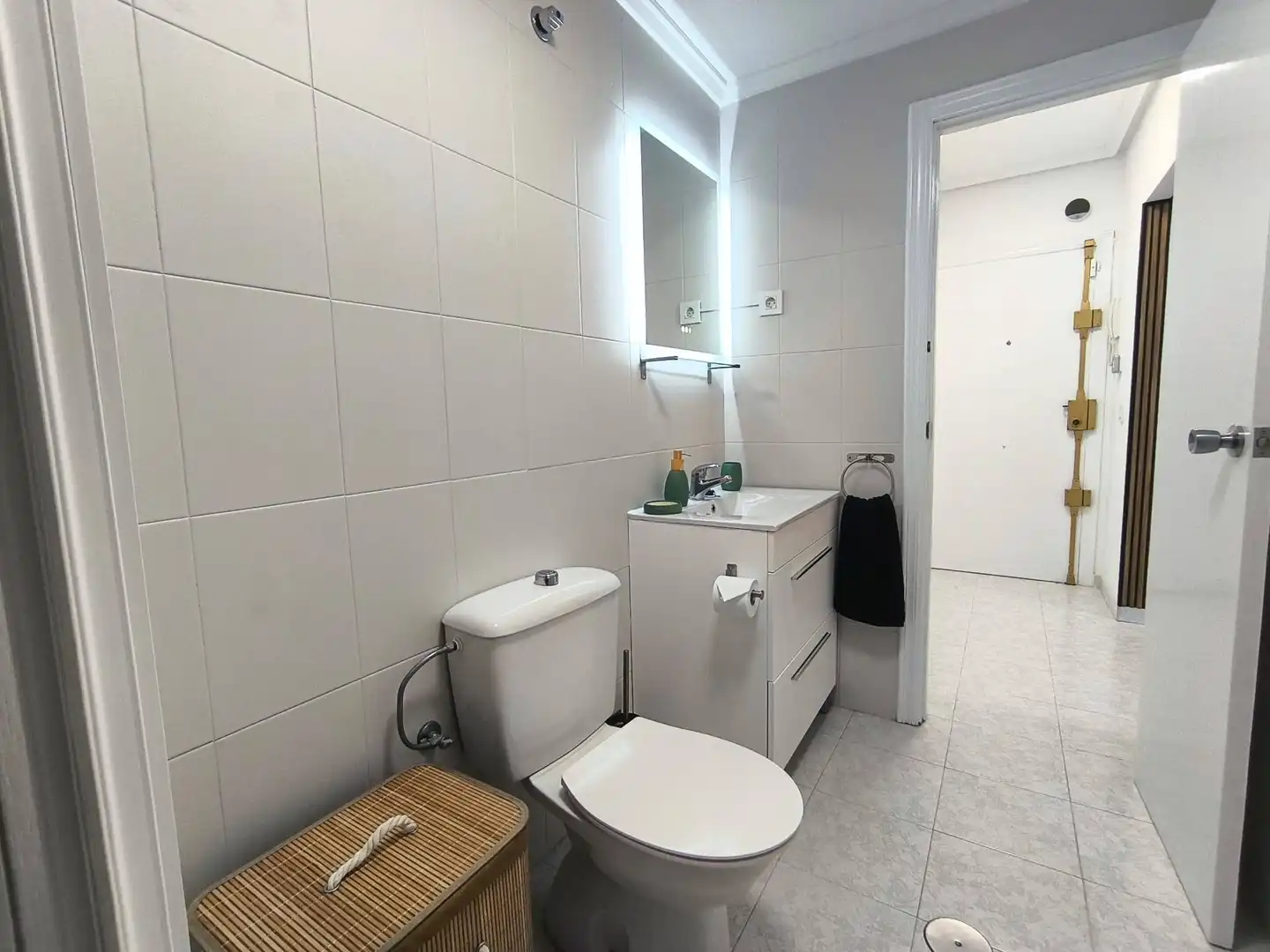 Baño de Loft en venta en Torrevieja con Aire acondicionado, Jardín privado y Amueblado