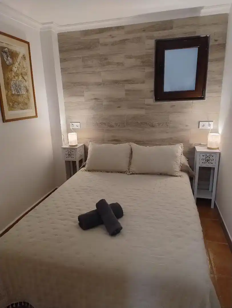 Dormitori de Apartament de lloguer en Sevilla amb Aire condicionat, Moblat i Microones